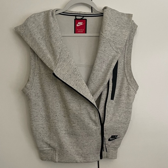Nike Tech Fleece Vest - Picture 4 of 9